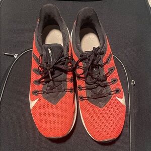 Nike Men's Red and Black Athletic Shoes🔥